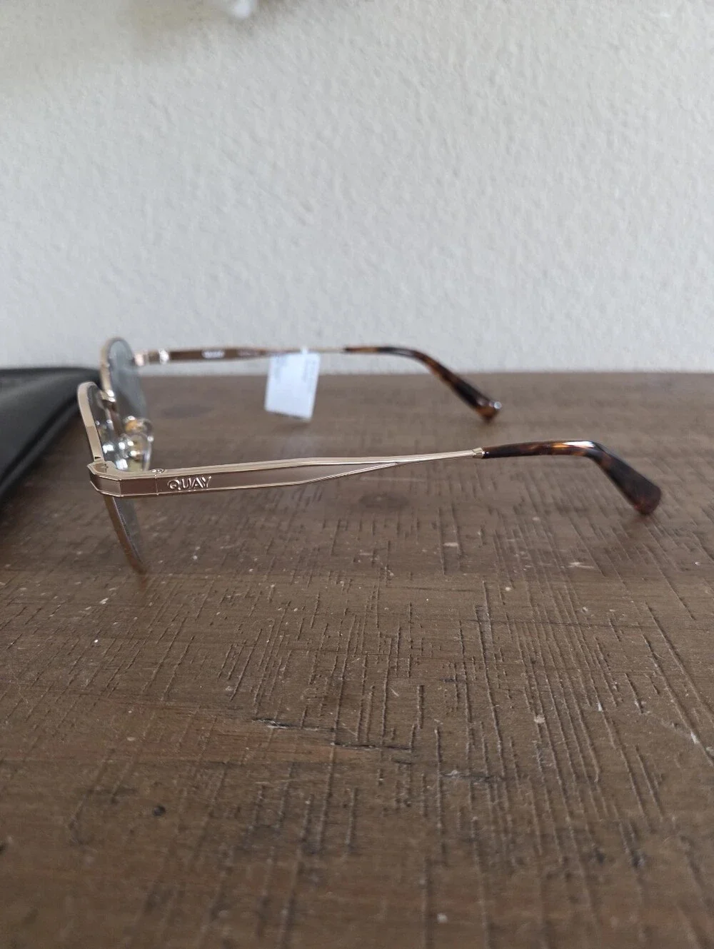 Quay Born Ready Sunglasses NWT $95 Unisex Gold Frame / Aqua Lens Retro